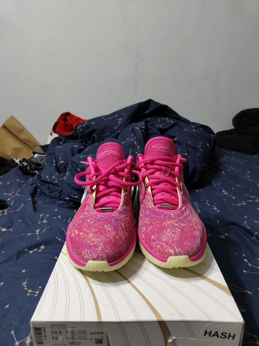 Nike Lebron The World is Your Oyster sneakers
LeBron 21 The World Is