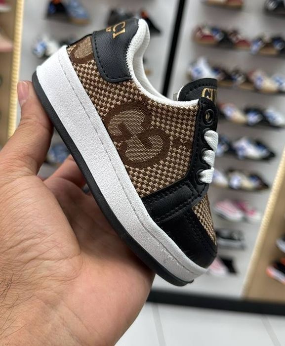 Adidasi fetite și baieti