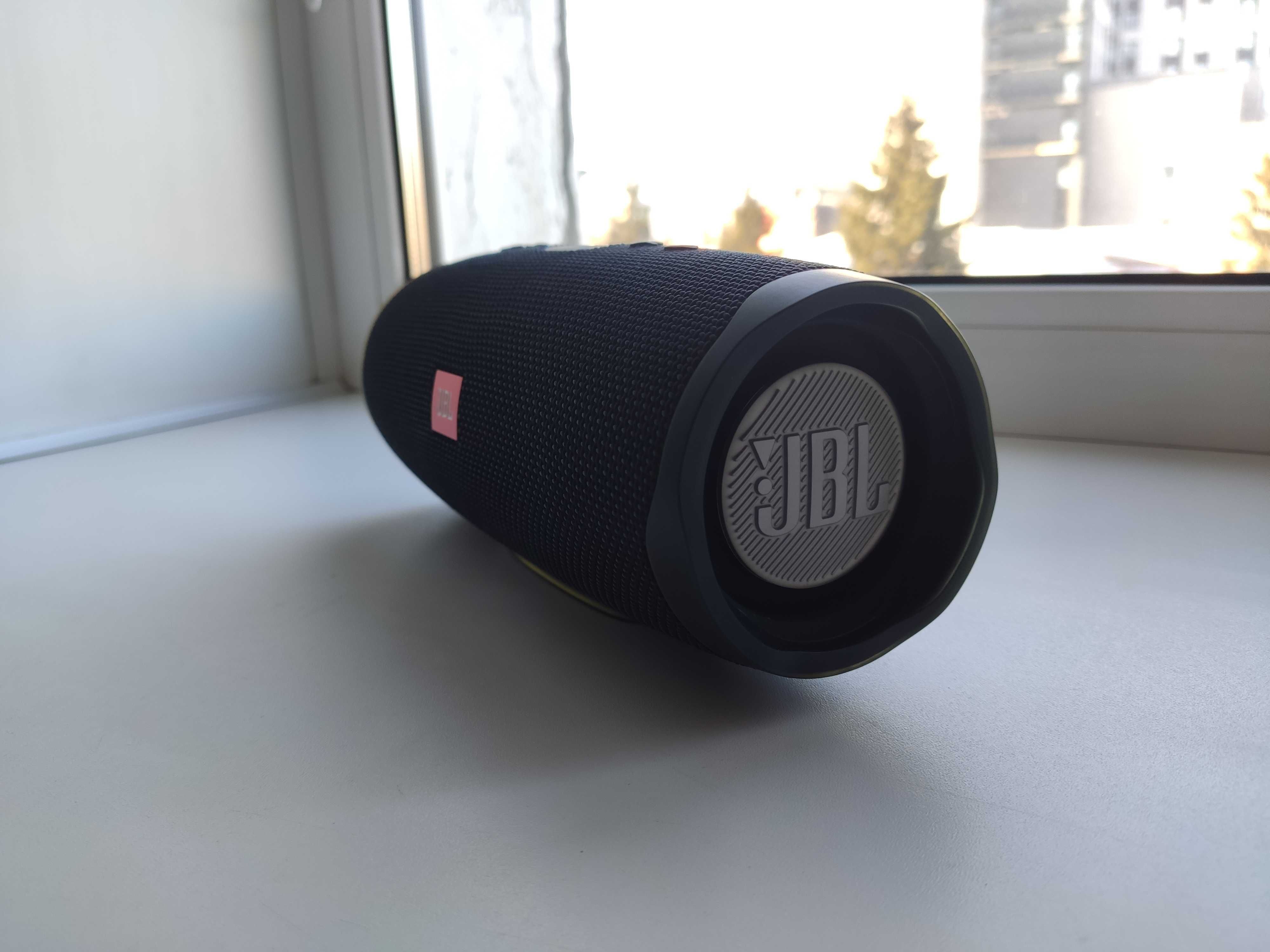 Продам портативную колонку JBL Charge 4 (ОРИГИНАЛ) в отл. состоянии