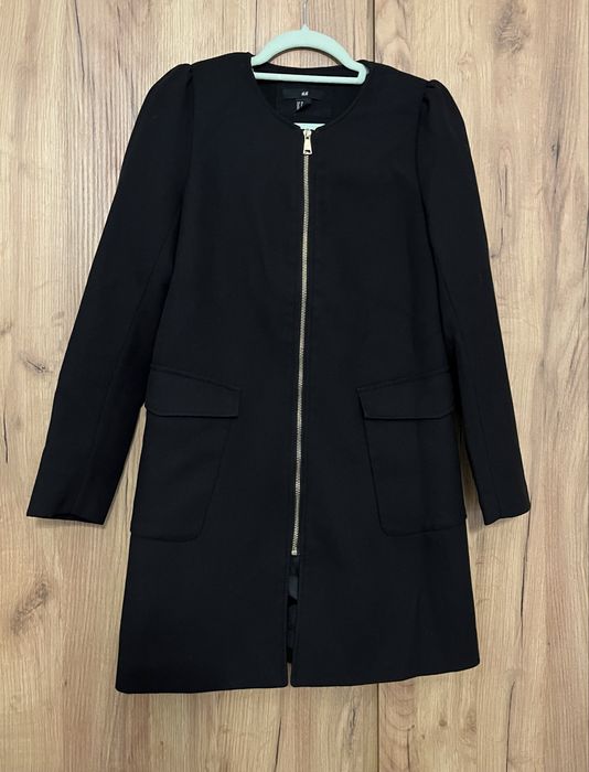 Стилно черно палто H&M