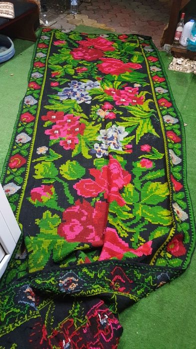 Carpete de perete vechi lucrate manual !!stare perfecta!