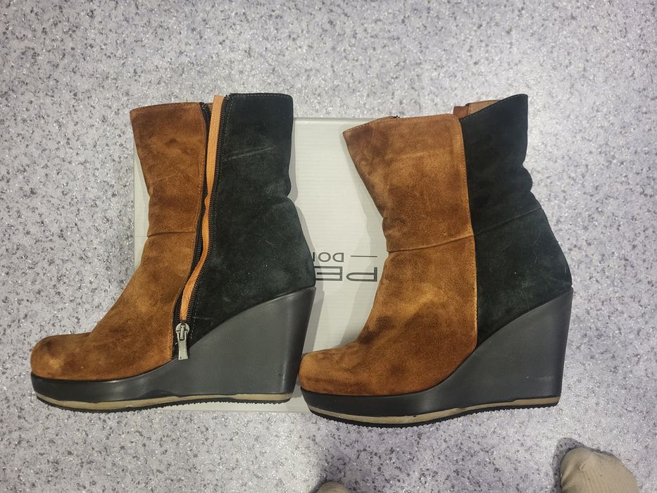 Продам замшевые сапоги