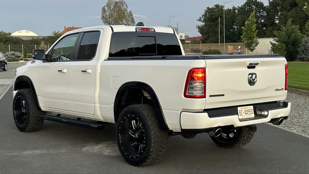 Vand sau schimb Dodge Ram Hemi 5.7 benzina an 2020