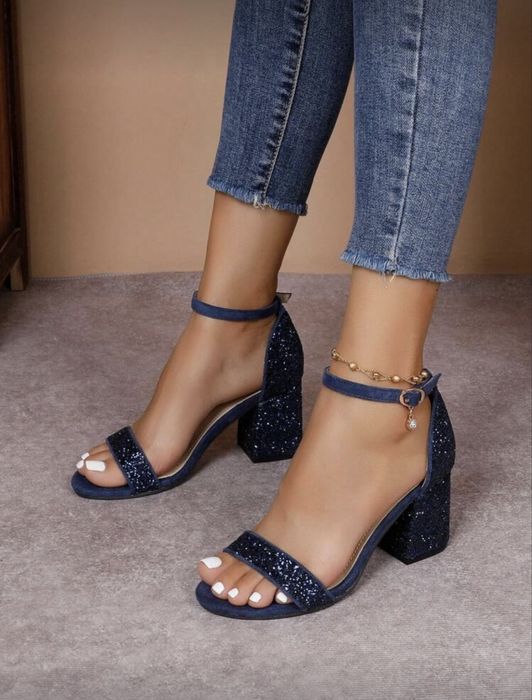 Продавам официални обувки на висок ток!