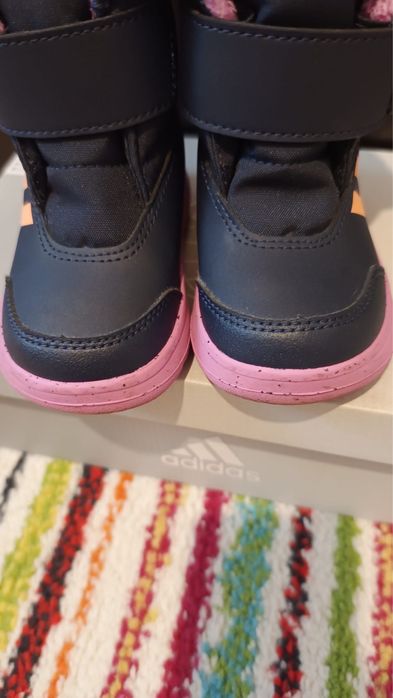 Cizme Adidas marimea 20 pentru bebelusi