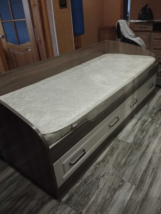 Полуторная кровать