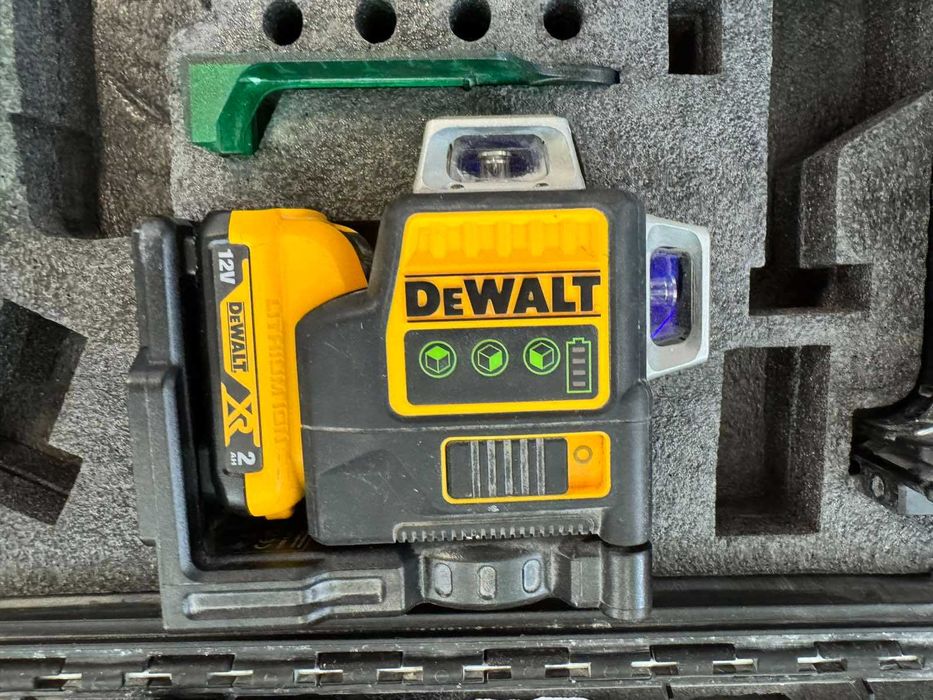 Лазерен нивелир DeWALT DCE089D1G с 3 лъча