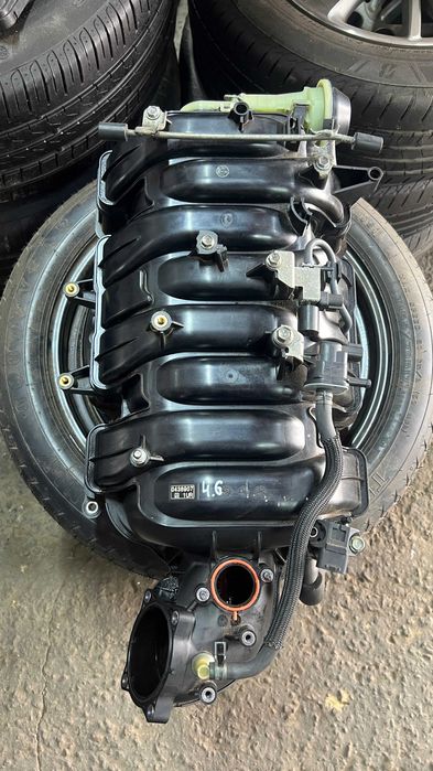 Впускной коллектор Toyota Land Cruiser 200 1UR