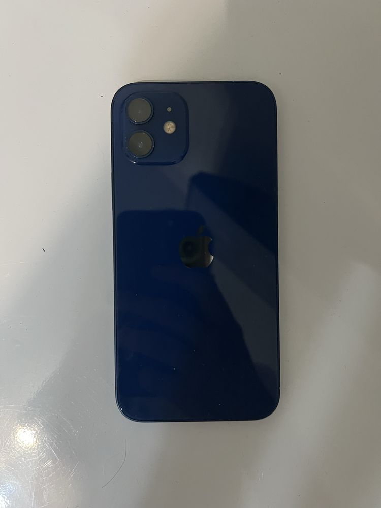 Iphone 12.