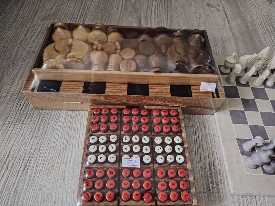 Lot jocuri de șah și sudoku