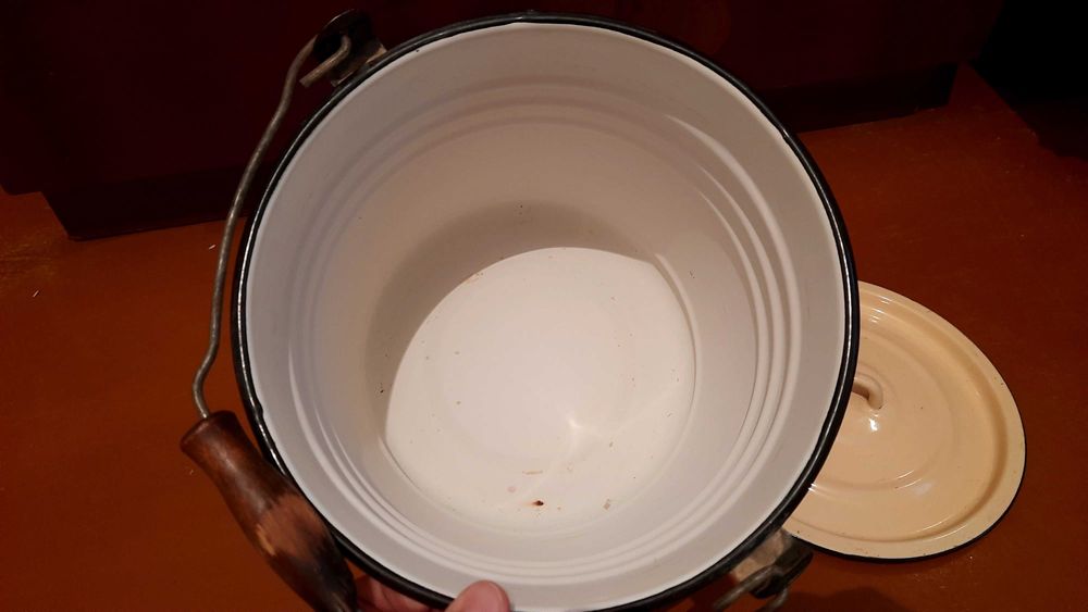 Эмалированное ведро