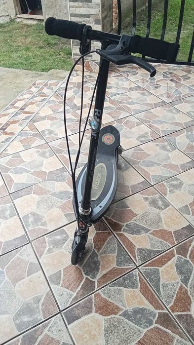 Vând trotineta electrica