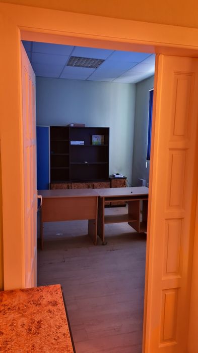 Birouri la etaj si productie la parter