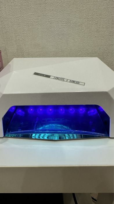 Лампа, лаки (35 шт.), фрезы, слайдеры, втирки и др.