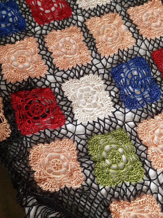 Красив дамски шал