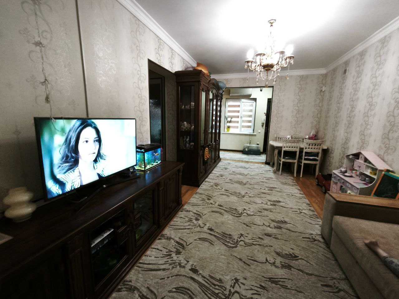 Продается двух этажный кирпичный коттедж с ремонтом на Дубовой