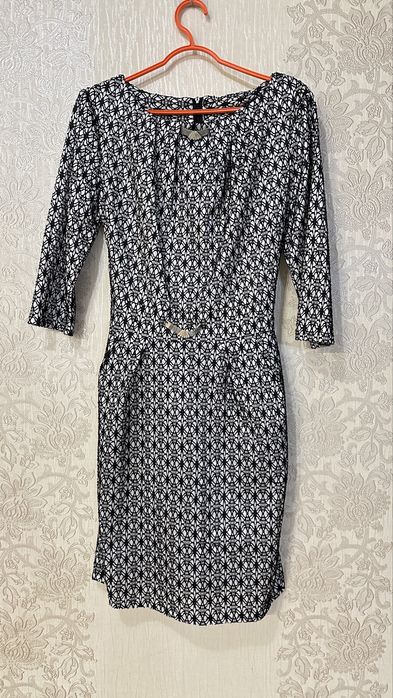 Продам  женские платья 46 размер