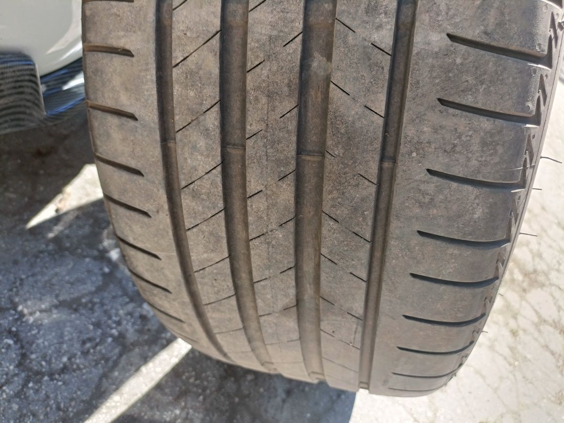 Единична гума Bridgestone 255/40/18