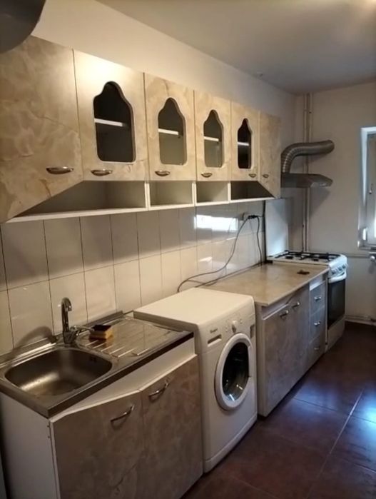 Ofer garsonieră  de închiriat