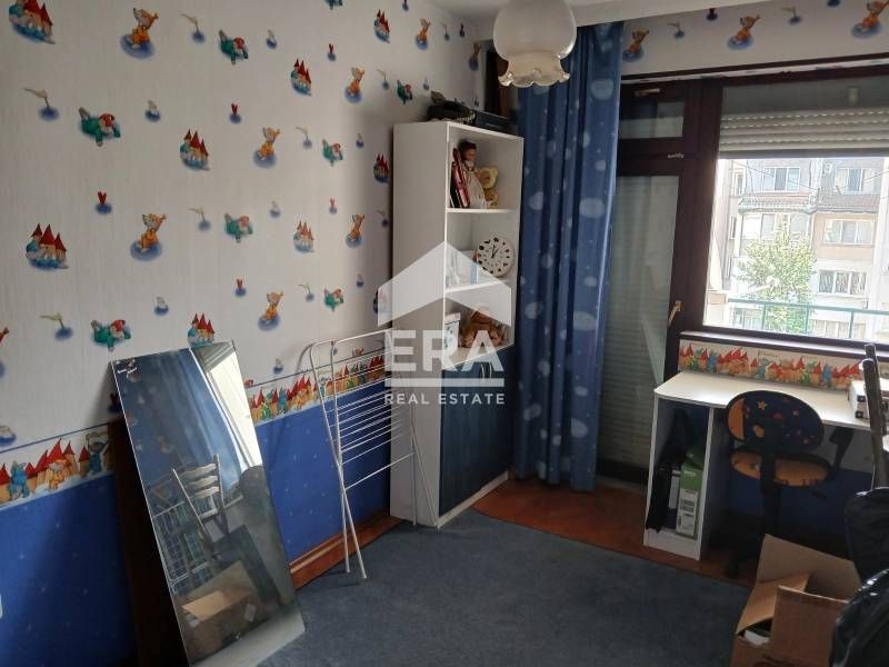 Продава се Тристаен апартамент в Плевен, Сторгозия - 100 кв.м за 1599 €/кв.м - Снимка #4