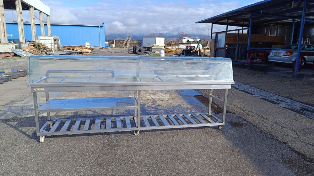 Продавам витрина алпака