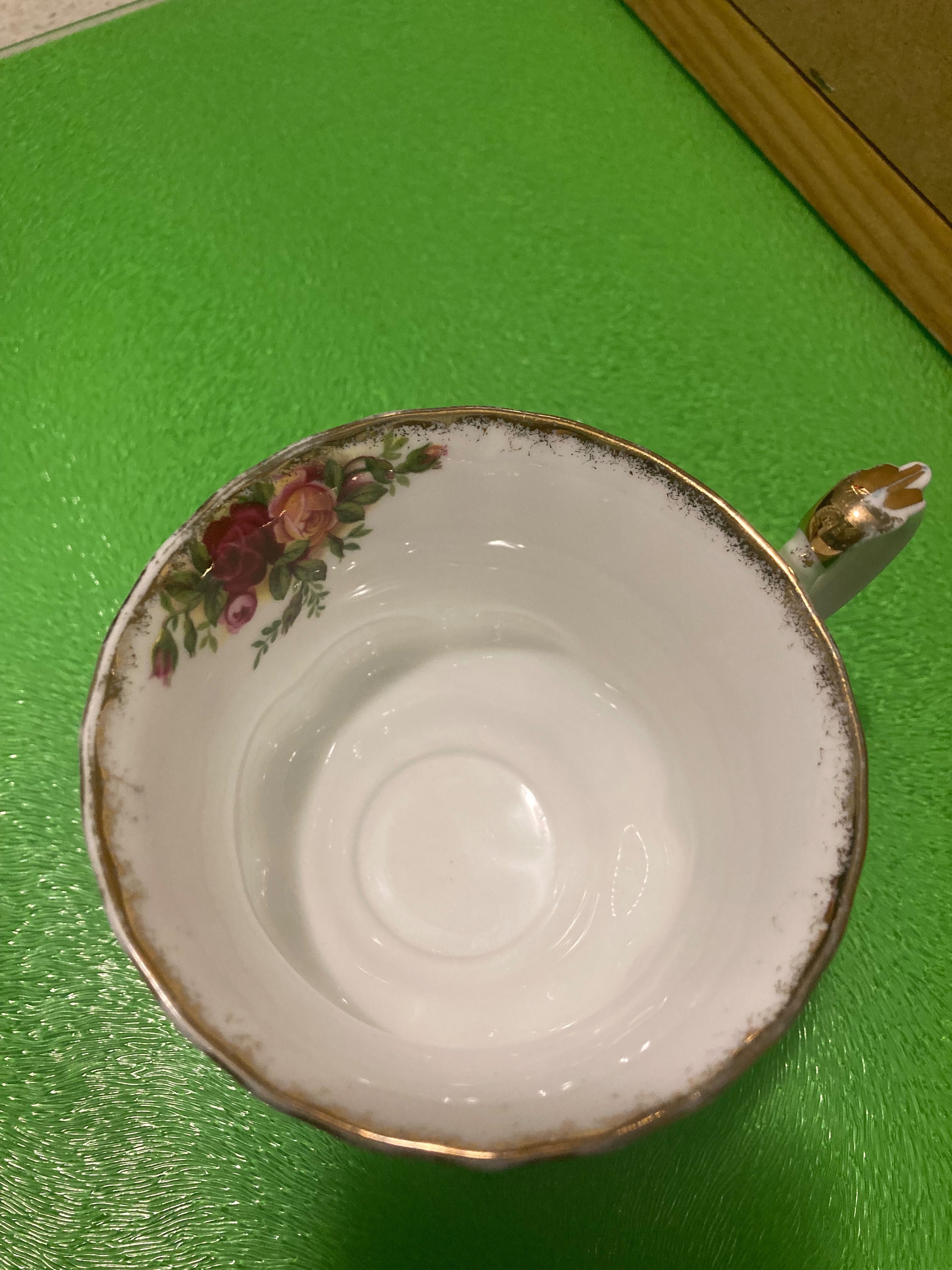 Порцеланова чашка на Royal Albert
