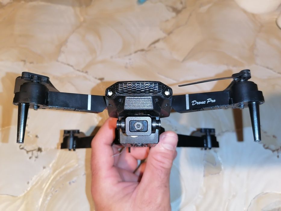 Продавам дрон с камера ЗА ЧАСТИ!