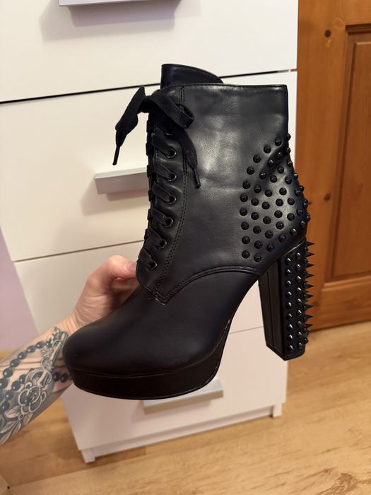 Дамски боти на висок ток