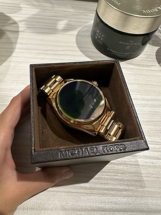 Смарт часовник на Michael Kors