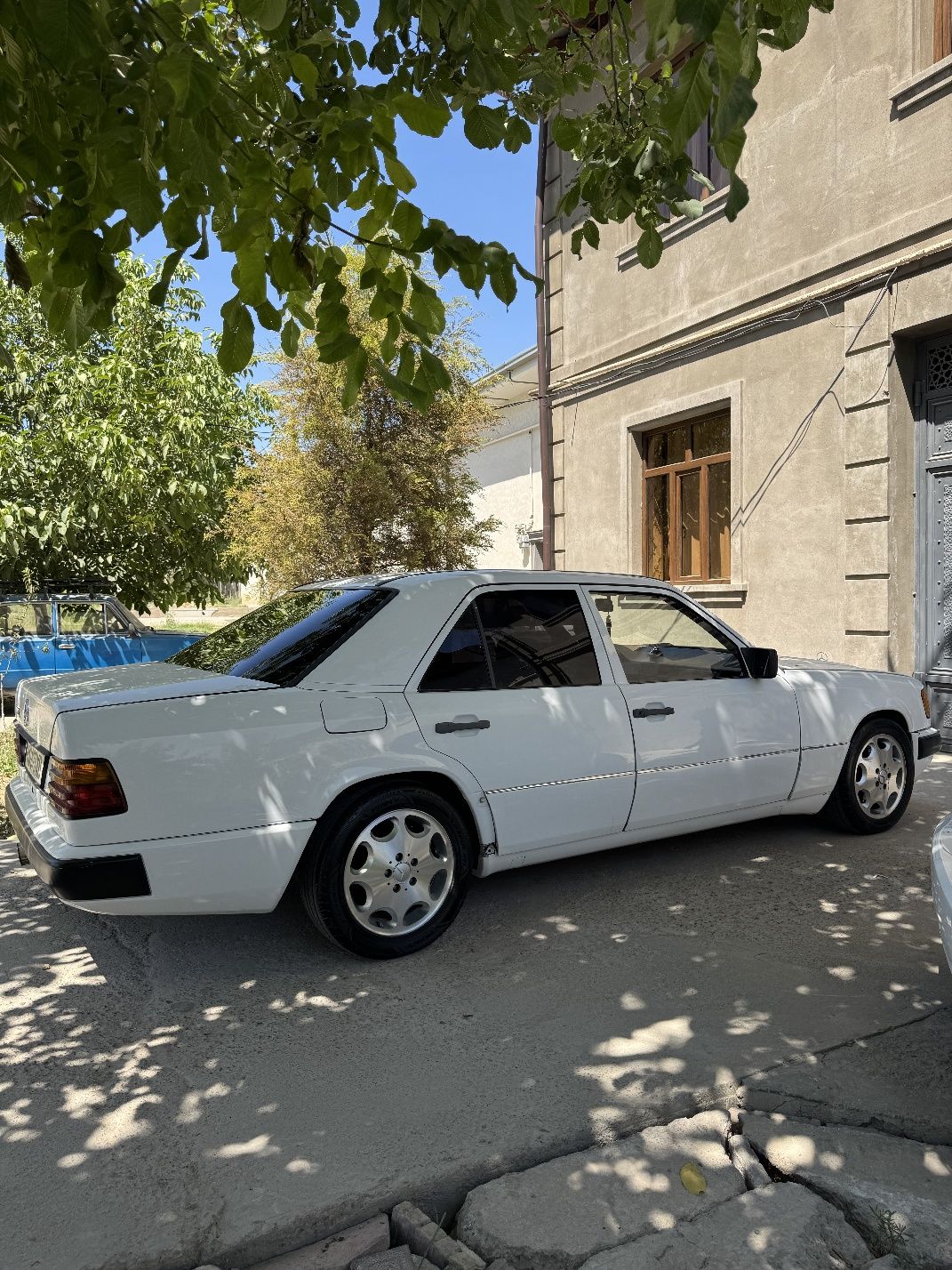 W 124  mersdes sotilad yil 1986