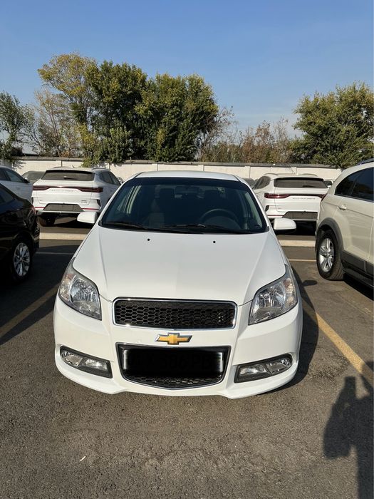 Nexia 3 2018 Yil rangi oq gazi bor 106.000 km yurgan halol o'zink