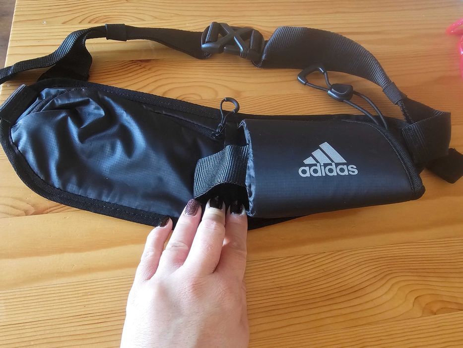 Чанта/ колан на Adidas с отделение за вода