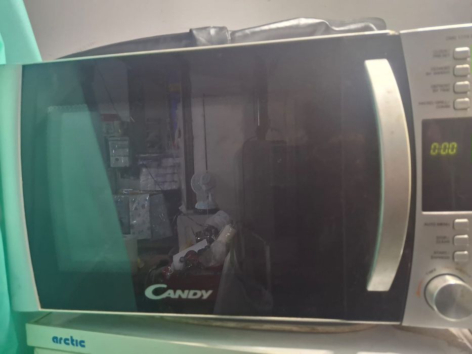 Cuptor cu Microunde Candy OneTouch Folosit,FUNCTIONAL