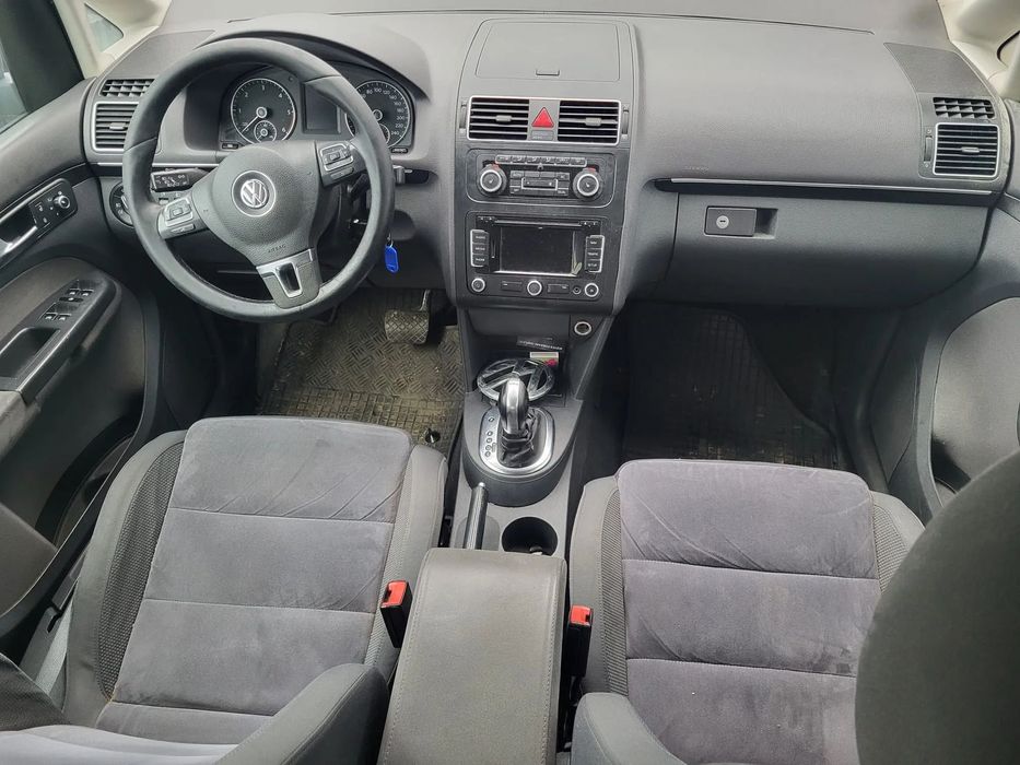 Dezmembram Volkswagen Touran 2012 Haion /Bara spate/ Stopuri