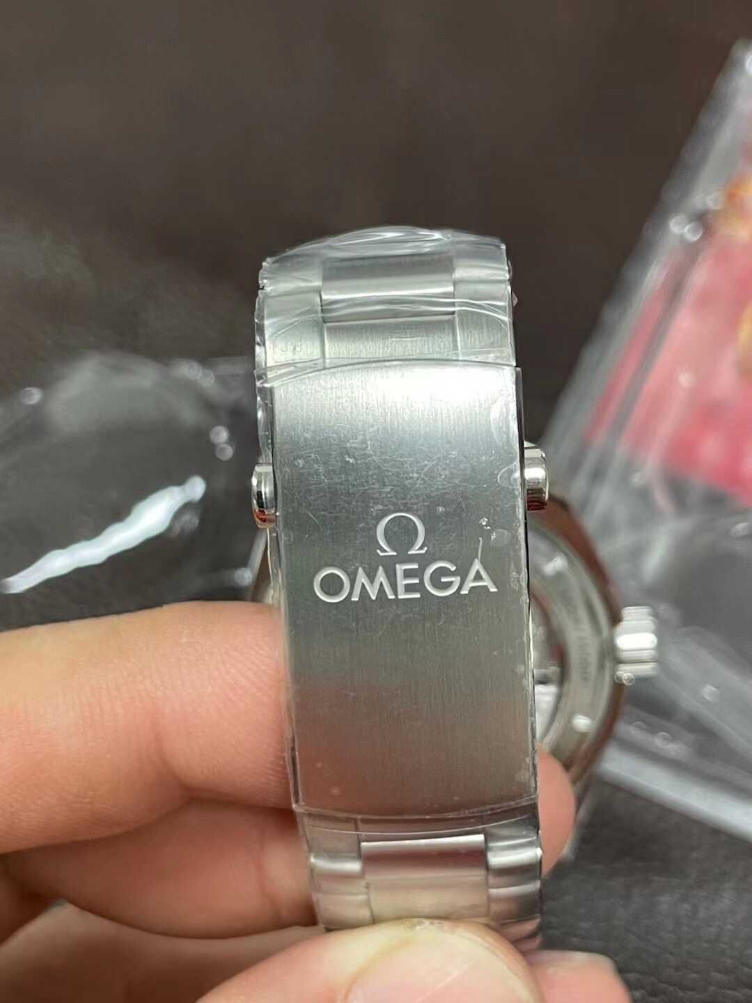 Часовници Omega Seamaster GMT