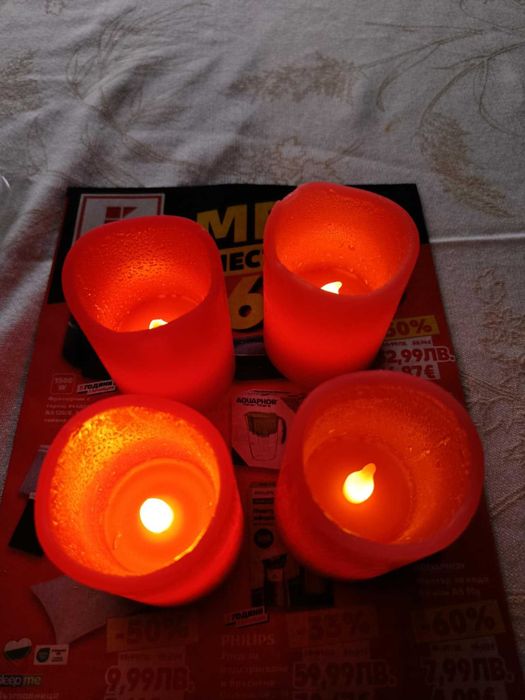 4 броя LED свещи с включени батерии