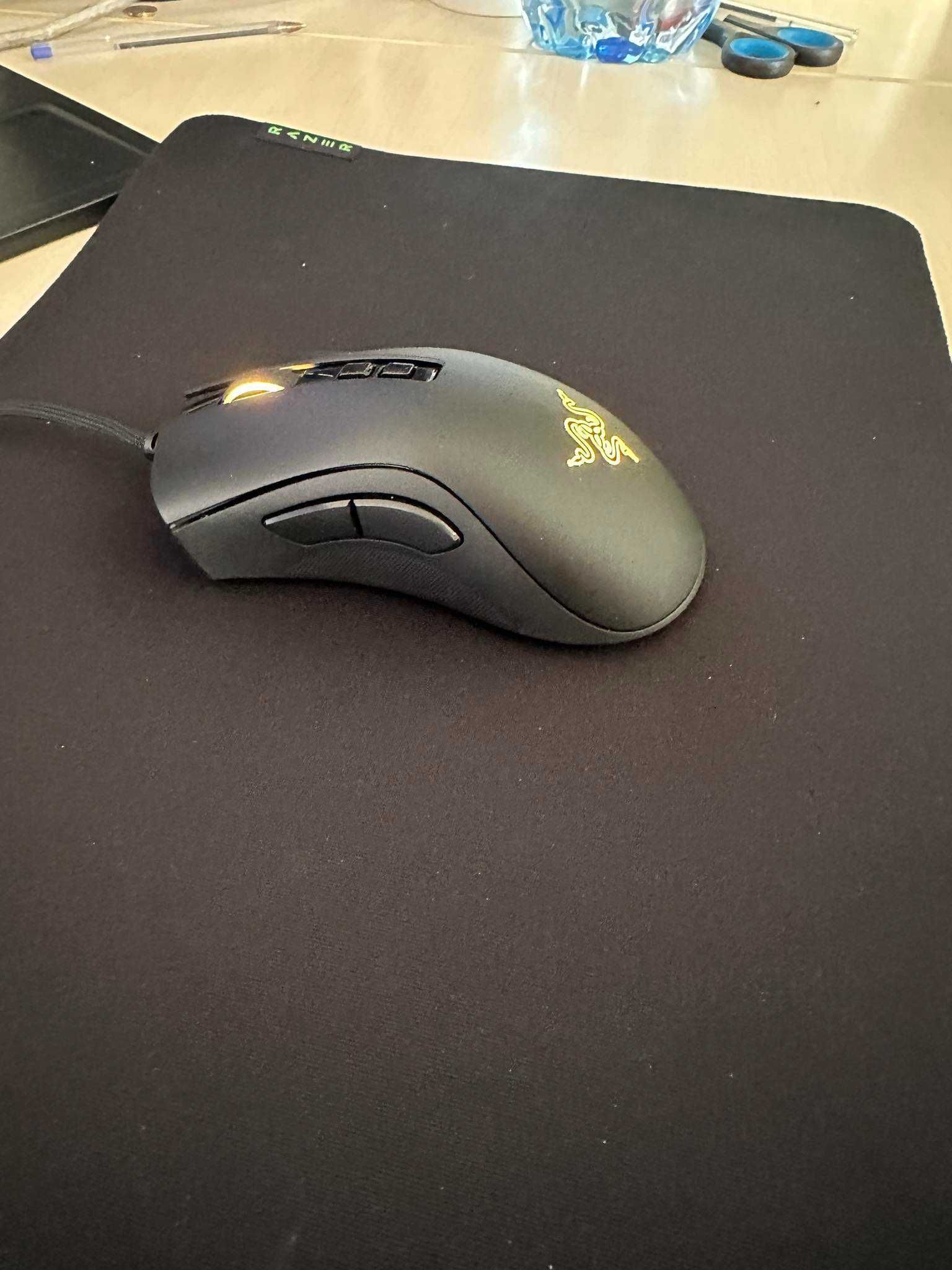 Продавам геймърска мишка DeathAdder V2 * 2 години гаранция *