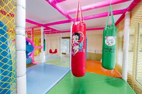 Pao Kids - Petrecere pentru copii / Loc de joaca interior cu piscina.
