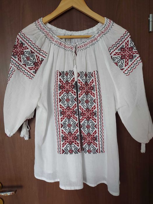 Ie traditionala cu maneca trei sferturi