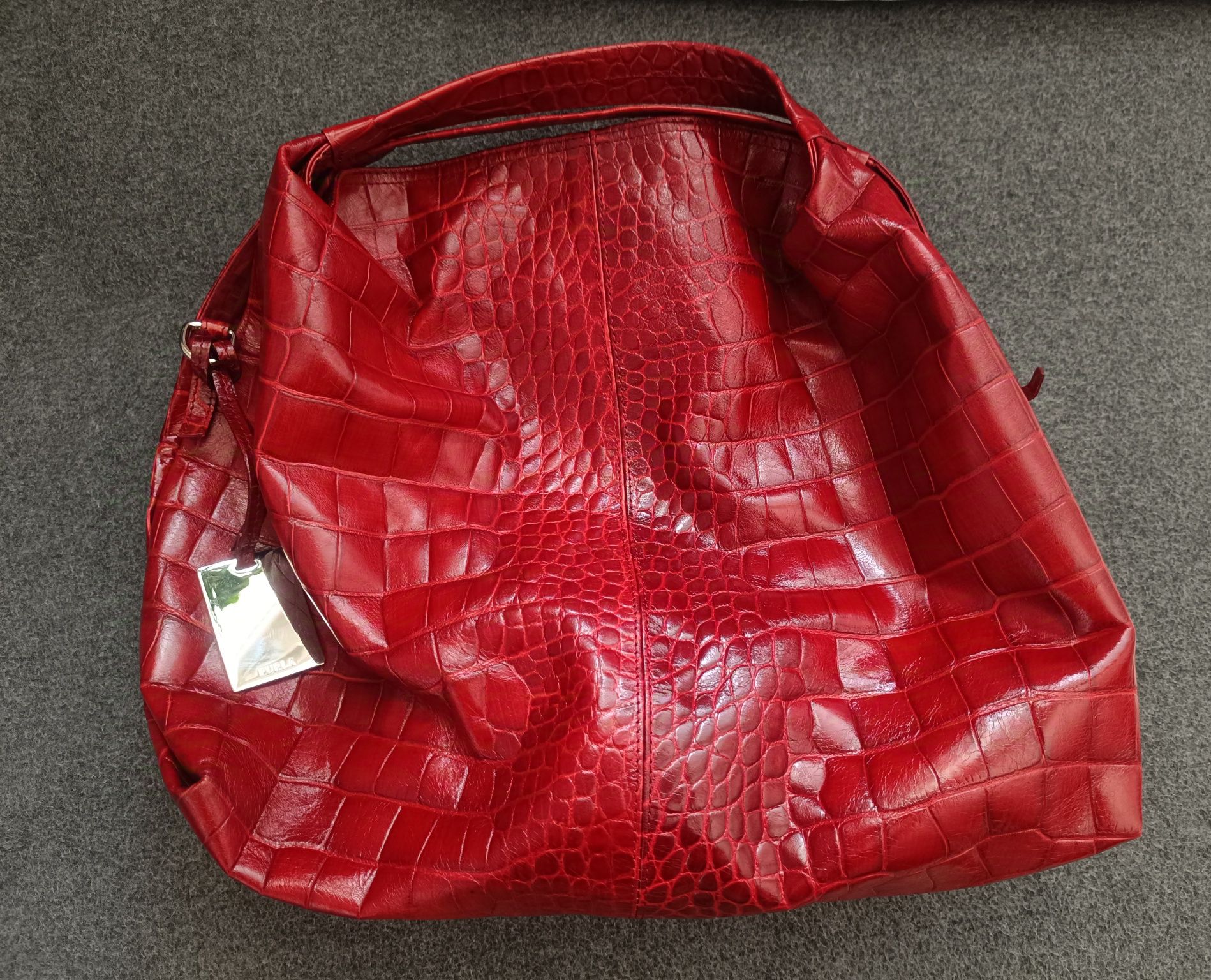 Голяма чанта Furla в цвят бордо тип торба