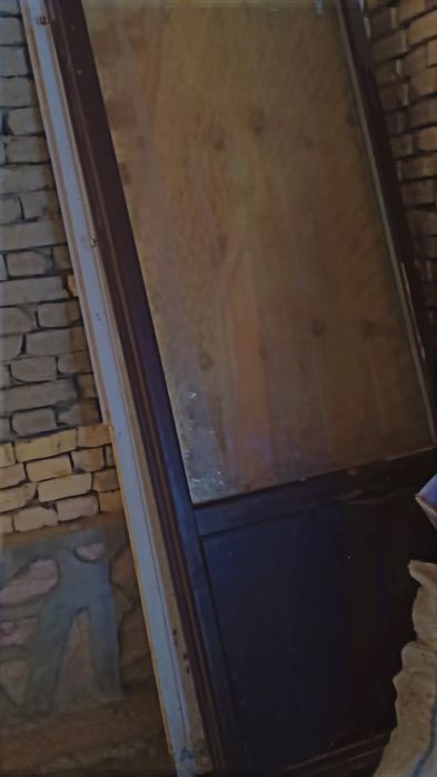 Oq va jigar akfa eshiklari