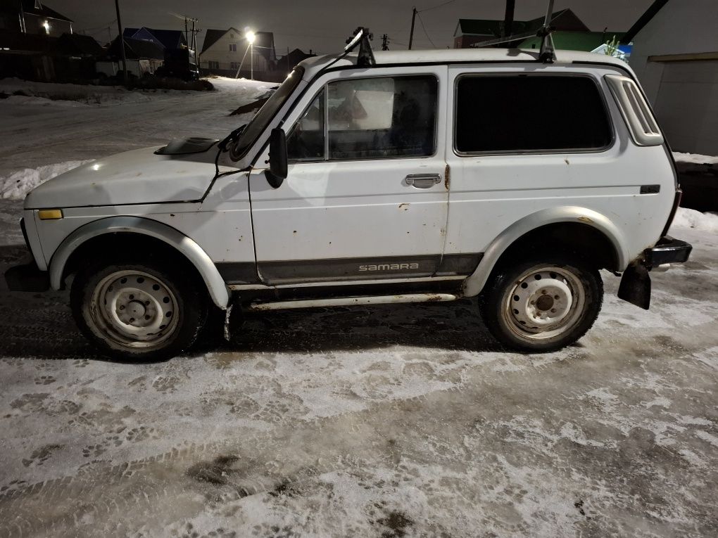 Продам ниву трехдверную