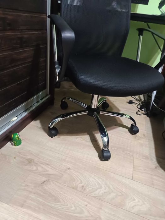 Комплект геймърско бюро и офис стол