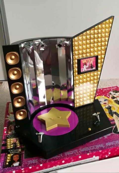 Scena păpuși Bratz muzicala