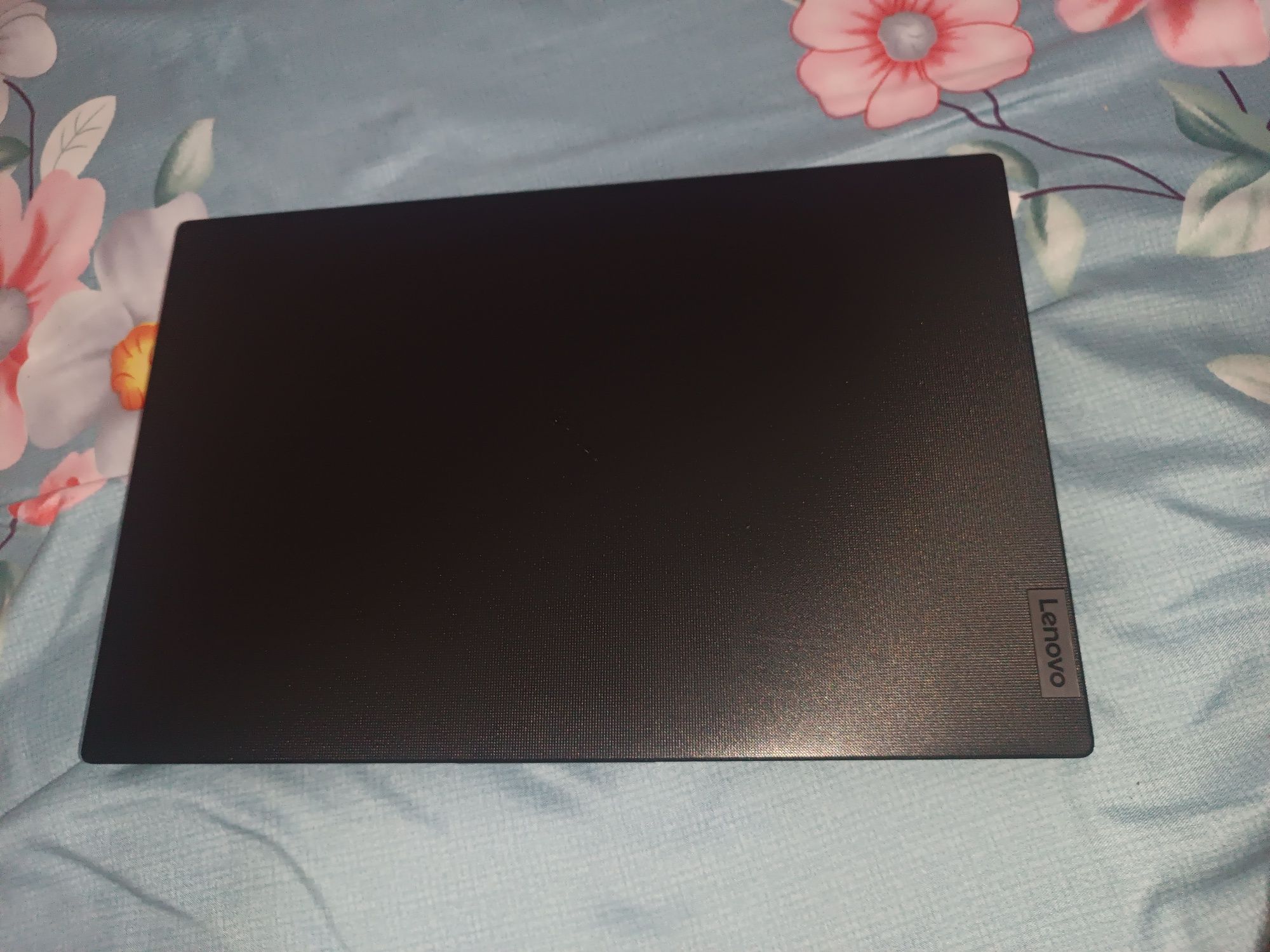 Lenovo noutbuk почти новый