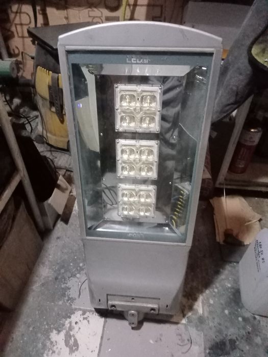 Уличный прожектор