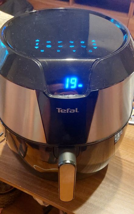 Airfreyer Tefal EY701D15, ca nou!