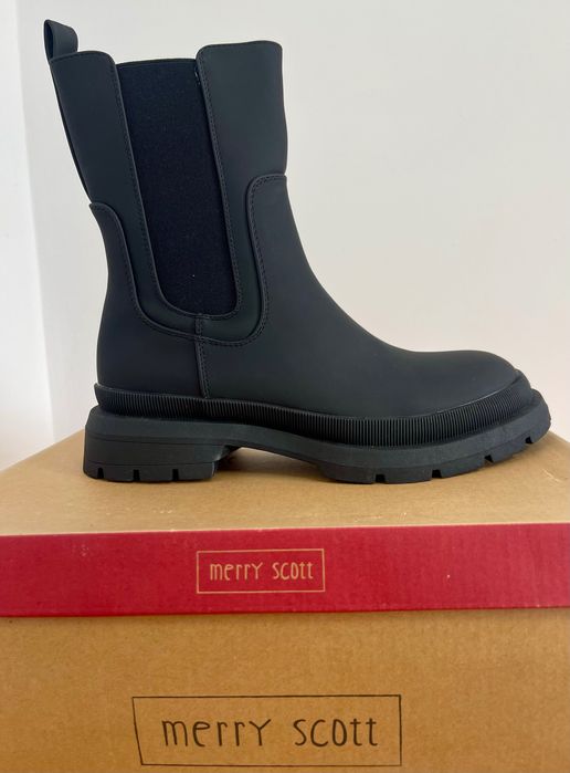 Дамски черни боти