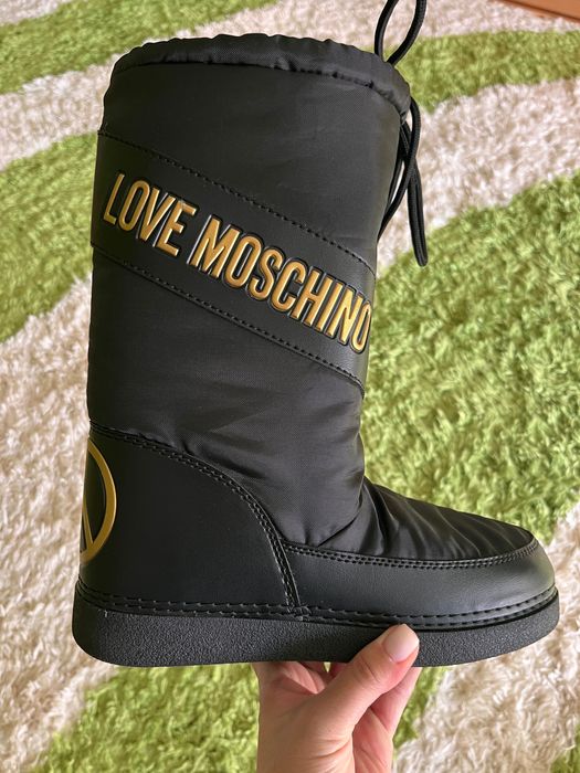 Vând cizme noi Moschino
