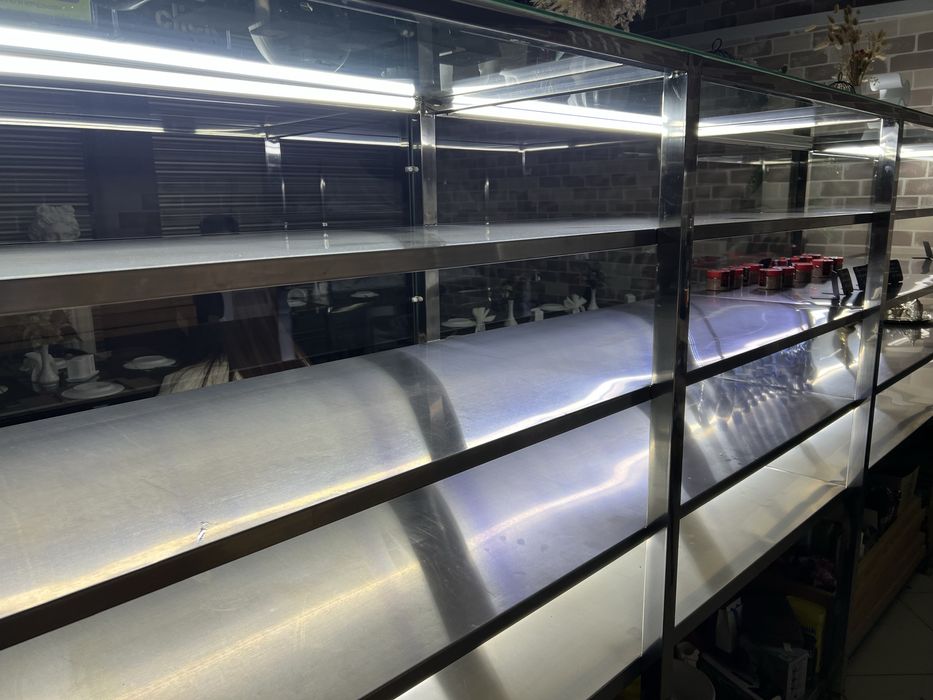 Витрина для кафе и пекарни